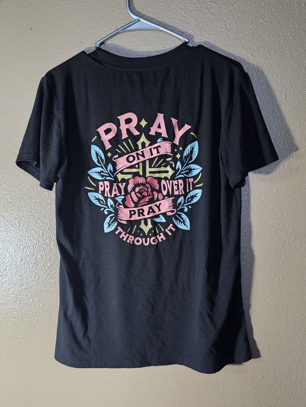 Pray On It Faith Short Sleeve Tshirt Cross Lapel Unisex Size Medium Cotton Blend